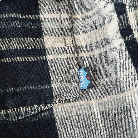 KAVU Flannel Mens Sz M Gray Black Plaid Button Down Shacket Shirt Ironworks Top - Picture 8 of 16